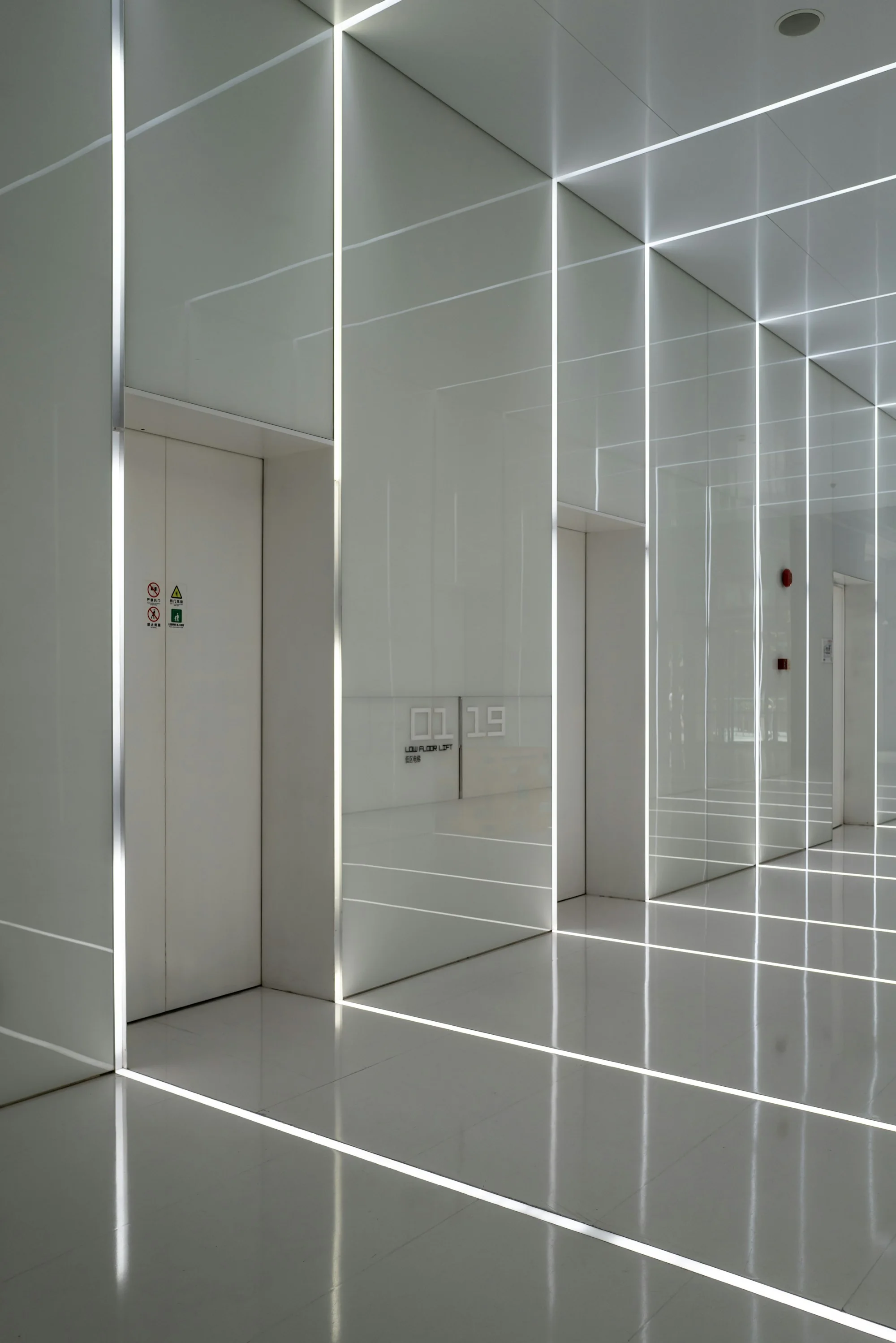 Elevator Lobby Staging: A Polished Welcome Before the Door Opens