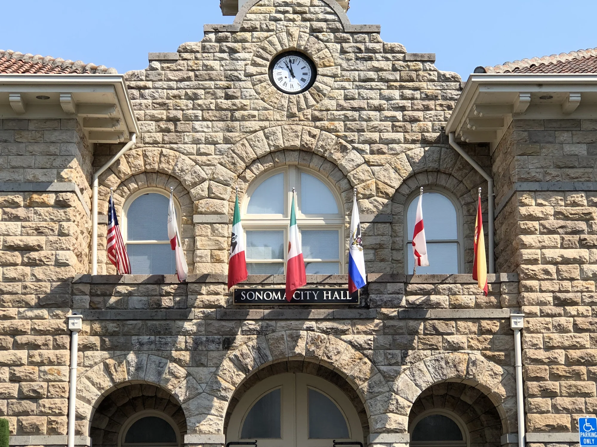 Sonoma City Hall and flags at the center of Sonoma Plaza